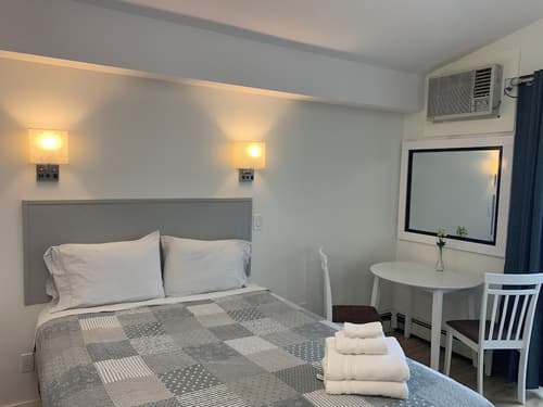 Destination Inn, Room