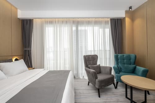 The Grandeur Hotel, Room