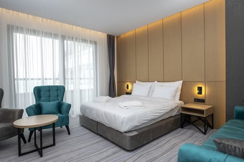 The Grandeur Hotel, Room