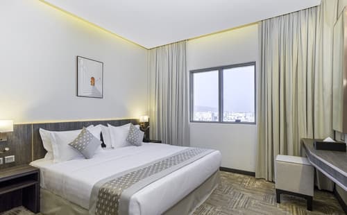 The Seasons Hotel, Room