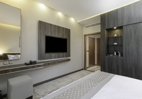 The Seasons Hotel, Room