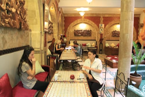 Riad Alkhansaa, Lobby