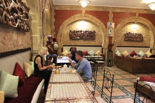 Riad Alkhansaa, Lobby