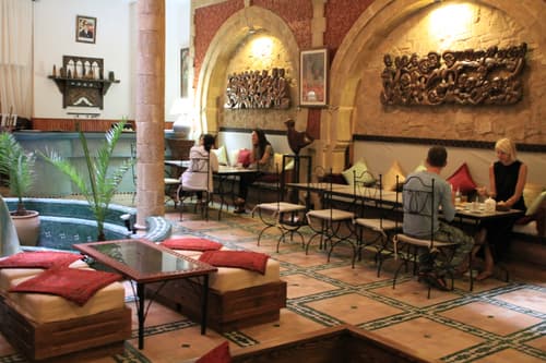 Riad Alkhansaa, Lobby