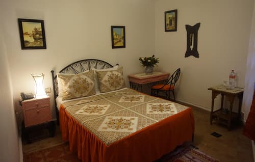 Riad Alkhansaa, Room