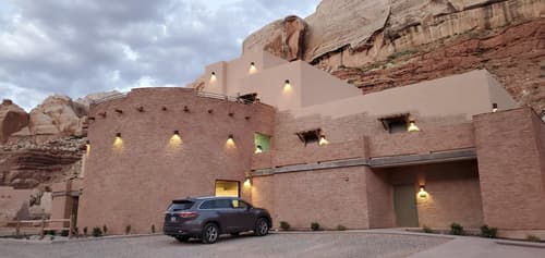 Bluff Dwellings Resort, General view