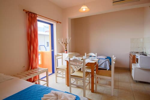 Scorpios Family Rooms, 