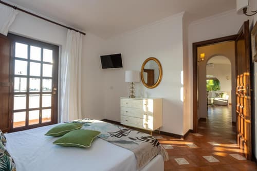 Villa Aurora Pool & Fitness, 