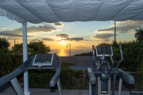 Villa Aurora Pool & Fitness, 