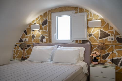 Wisteria Apartments, 