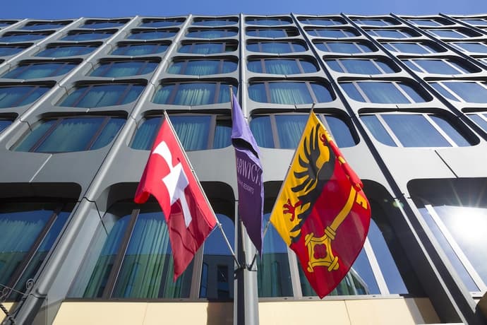 Warwick Geneva, Primary image