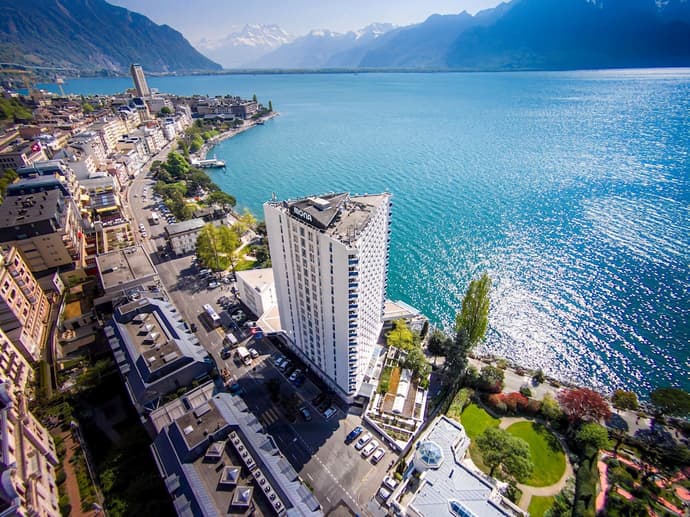 Mona Montreux, Primary image