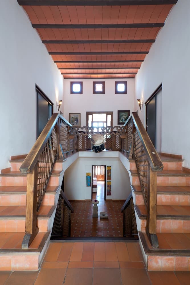 Casa Bombo, Interior entrance