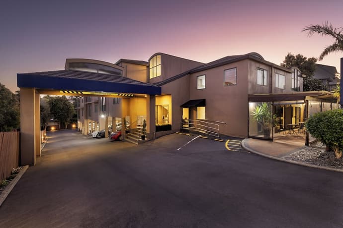 Edit Auckland Greenlane, Primary image