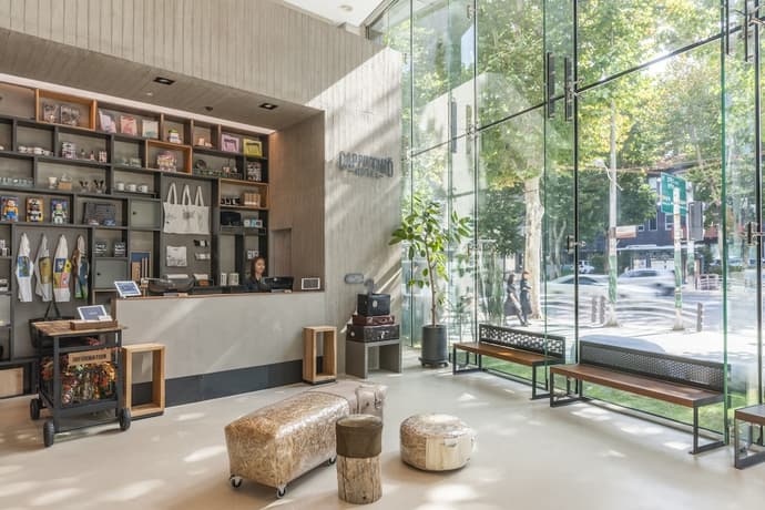 Hotel Cappuccino, Primary image