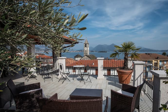 Hotel Rosa, Primary image