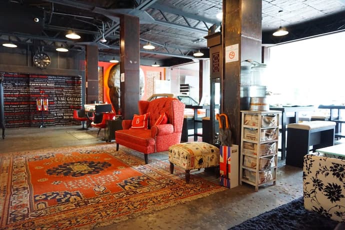 Hotel Black, Primary image