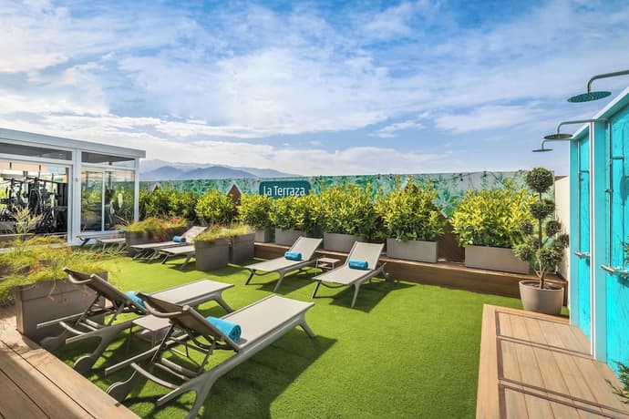 Occidental Granada, Primary image