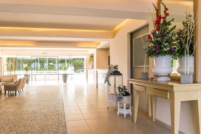 Ariti Grand Hotel Corfu, Interior entrance
