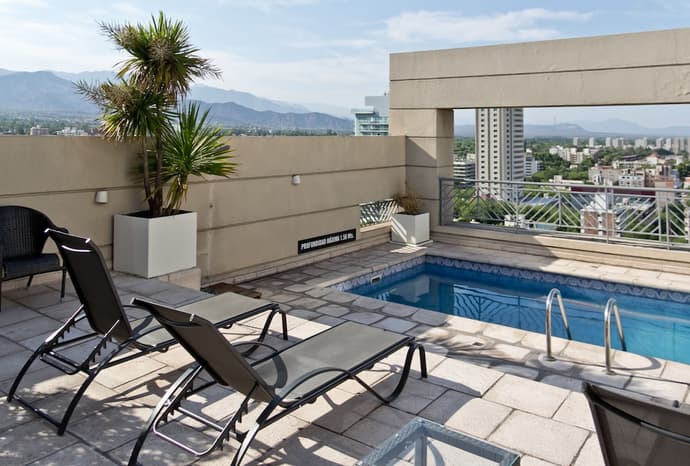 Amérian Mendoza, Primary image