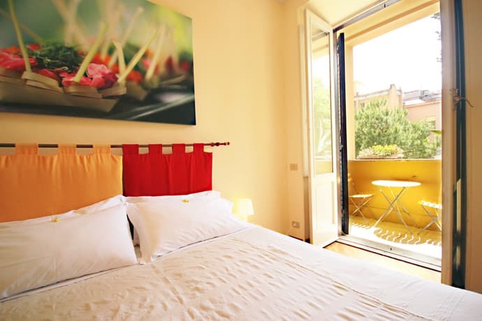 The Beehive, Primary image