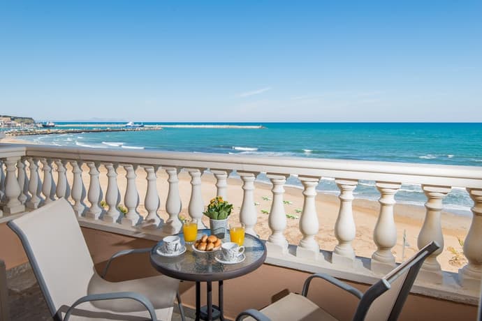 Birais Beach Studios, Primary image