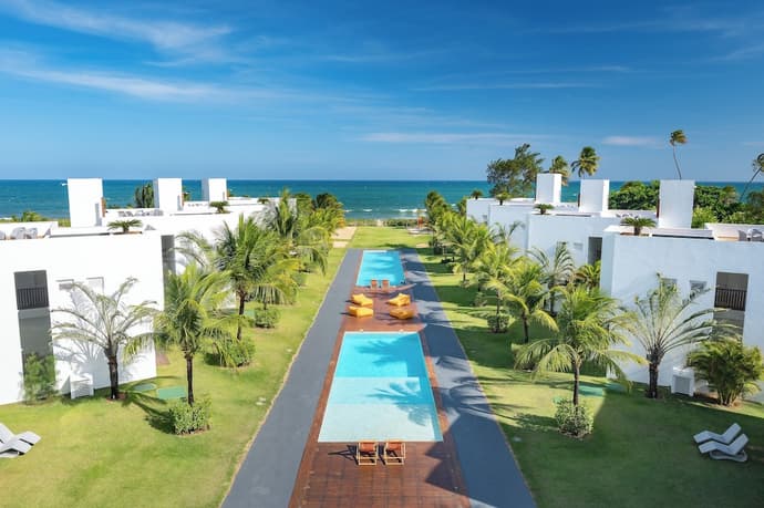 B Blue Beachouses, Primary image