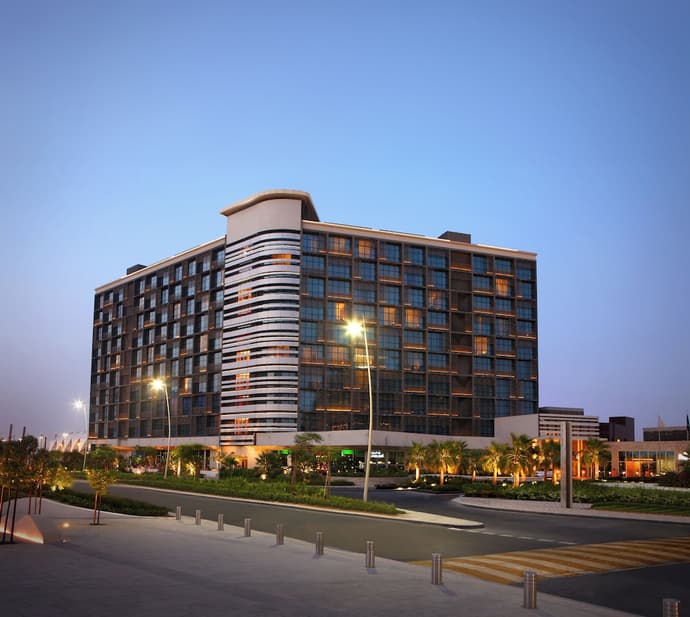 Yas Plaza Marina, Primary image