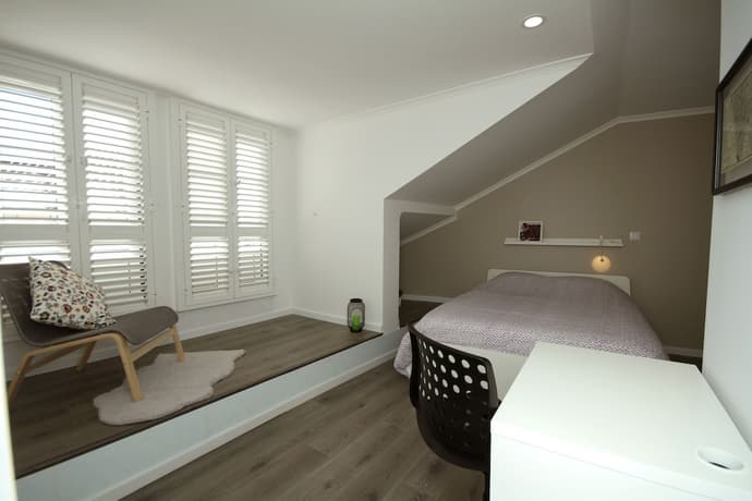 Alfama Right Point, Primary image