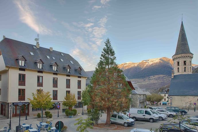 Hotel Ribaeta, Primary image