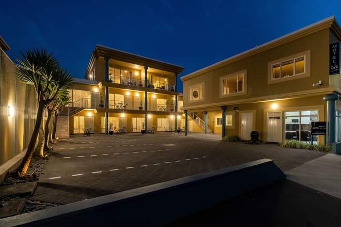 Motel de la Mer, Primary image