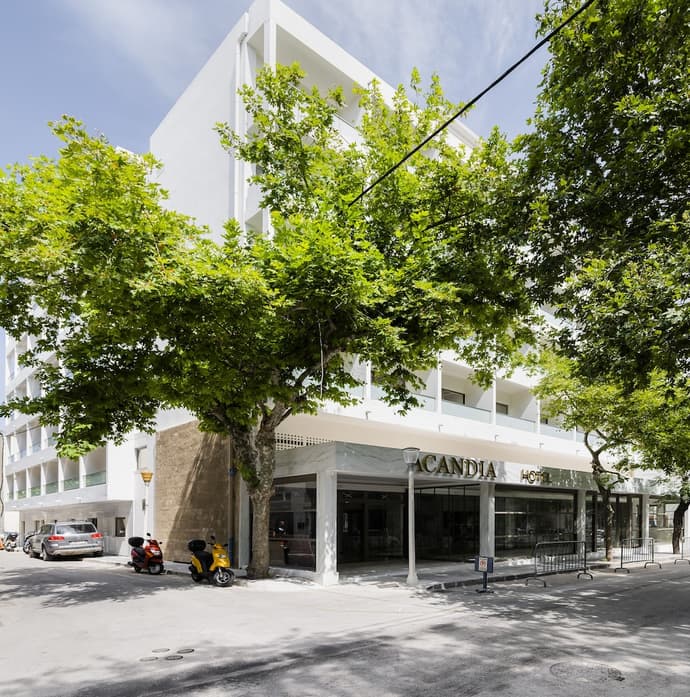 Hotel Acandia, Primary image