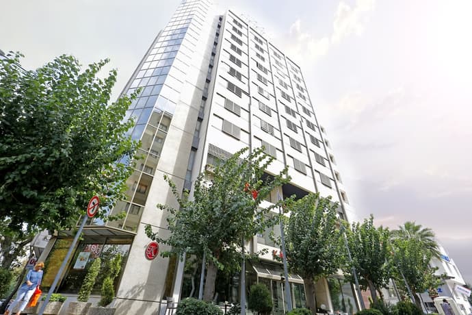 Kaya Prestige, Primary image