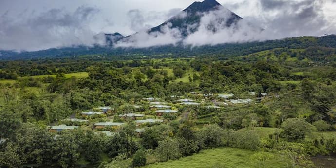Volcano Trail: Waves & Local Ways