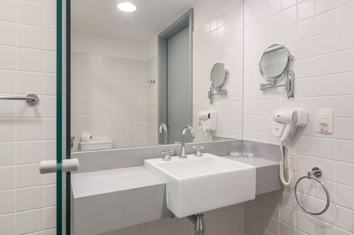 SELINA ATHENS THEATROU, 