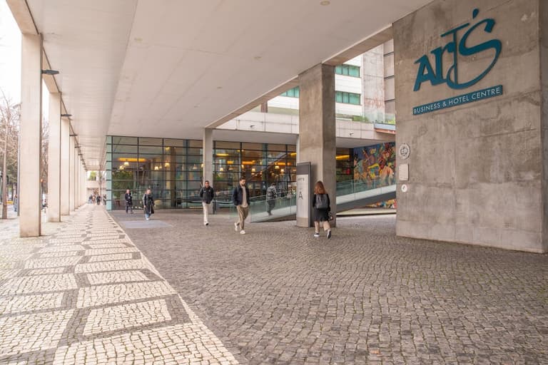 VIP Executive Art's Hotel