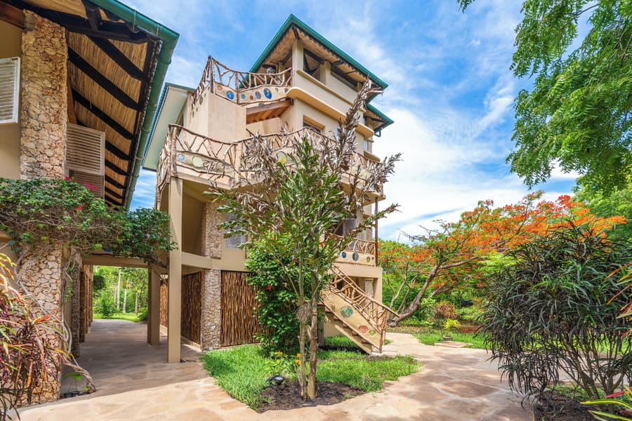 Tombo House