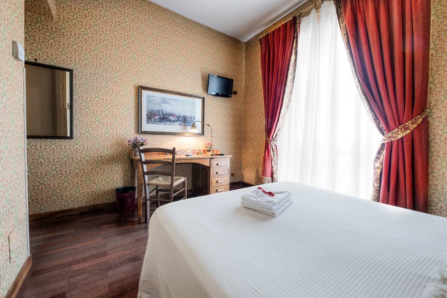 Colony Hotel