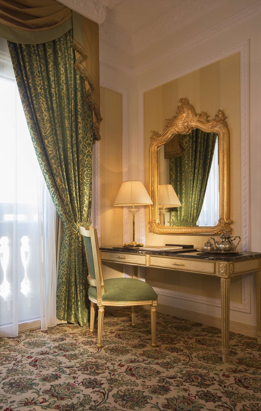 Royal Rose Hotel Abu Dhabi, Curio Collection by Hilton