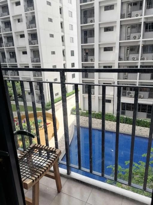 E & R Staycation Condotel near Mall of Asia